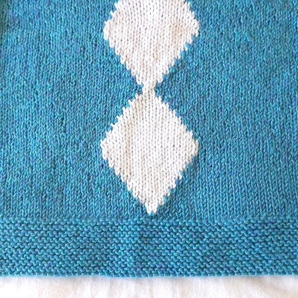 NWOT. Hand-knit by me. Girl's V-Neck sweater with diamond design. - Picture 4 of 4